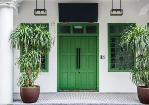 8 Kombinasi Warna Cat Pintu Depan Terbaik untuk Meningkatkan Daya Tarik Tampilan Luar Rumah
